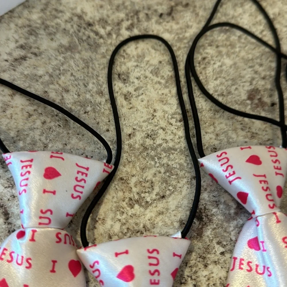 Kids Pink 'I ❤️ Jesus' Elastic-Back Ties